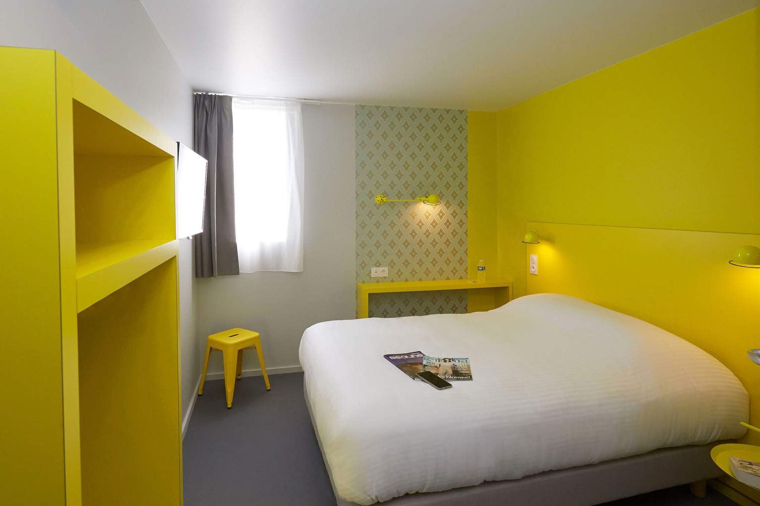 gelbes Zimmer COTO HOTEL Beaune, Low-Cost-Hotel in Burgund