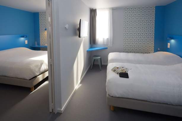 Zimmer mit Verbindungstür COTO HOTEL Beaune · Billiges Hotel in Beaune